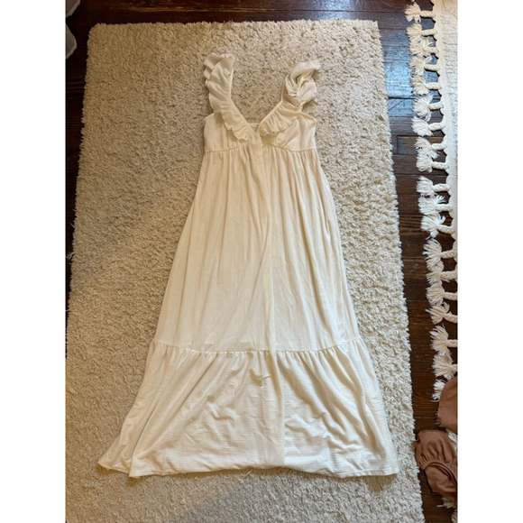 CAUTION TO THE WIND Dresses & Skirts - Women's Caution to the Wind Cream Ruffle V-Neck Maxi Dress Small